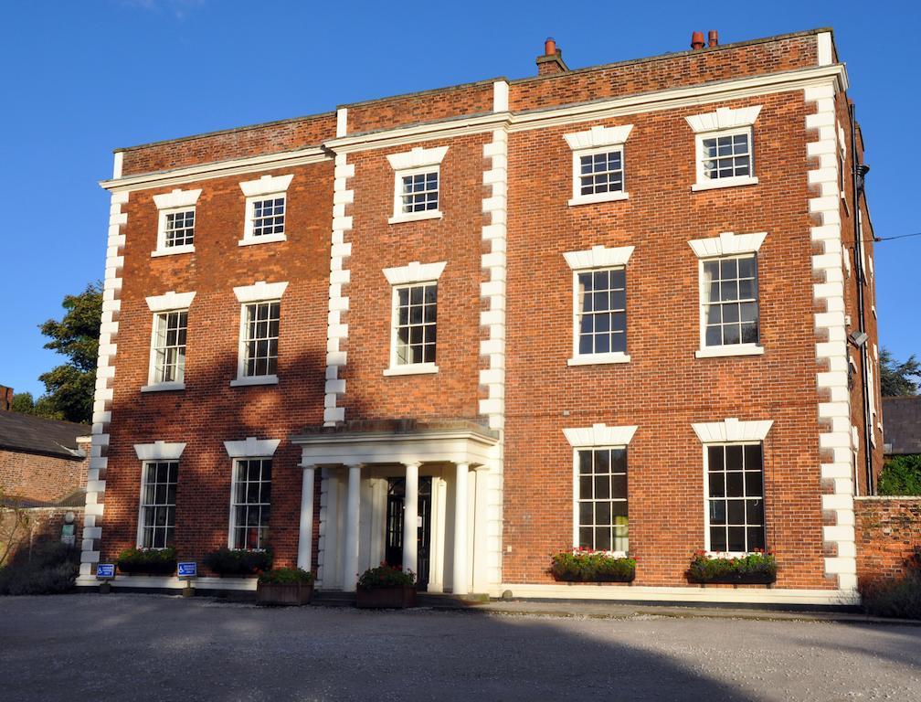 Trafford Hall Chester Buitenkant foto