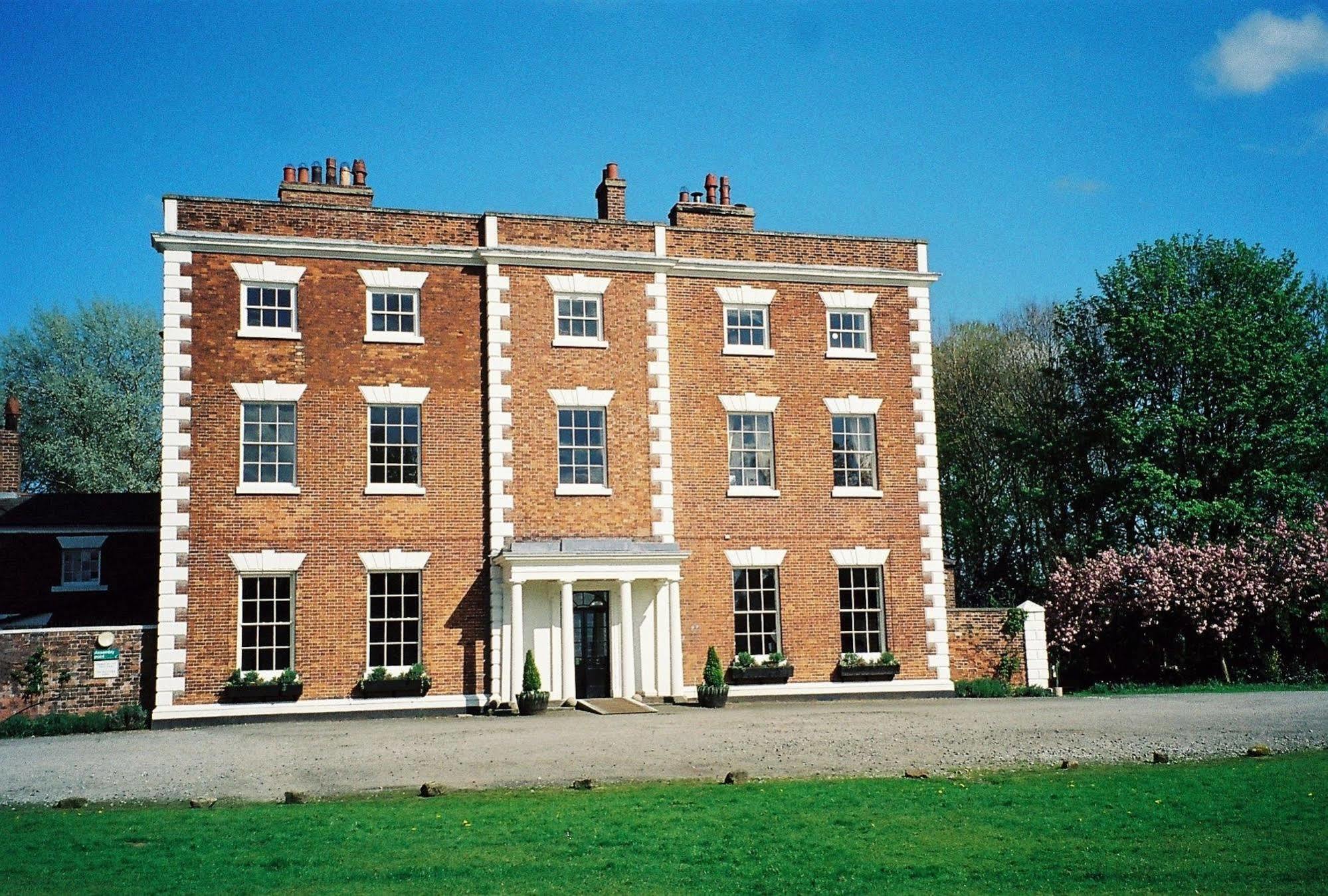 Trafford Hall Chester Buitenkant foto
